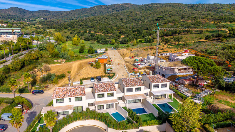 French property for sale in Sainte-Maxime, Var - €1,450,000 - photo 4