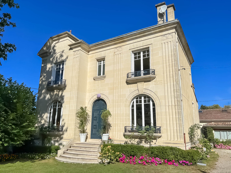 Maison à vendre à Sainte-Foy-la-Grande, Gironde - 498 000 € - photo 1