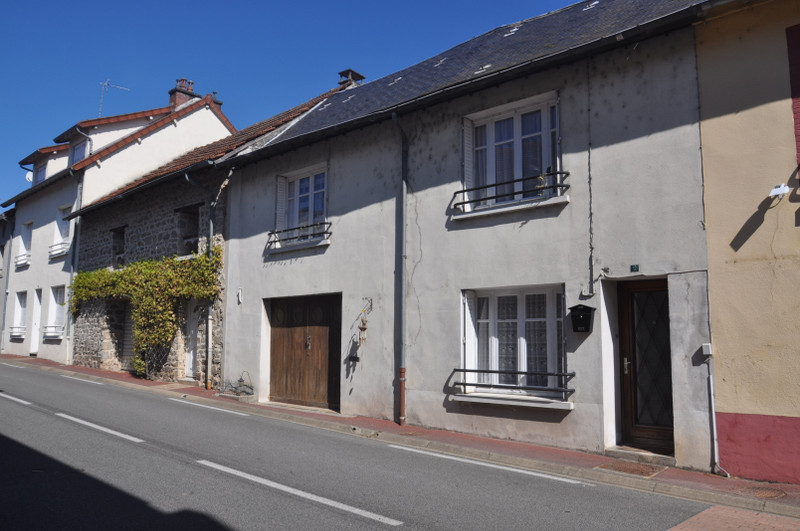 Maison à vendre à Saint-Dizier-Masbaraud, Creuse - 36 600 € - photo 1