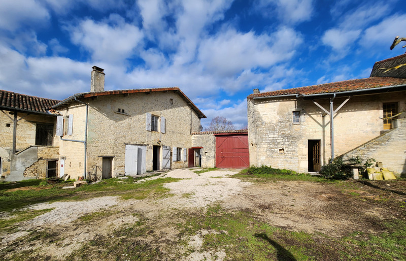 Maison à Tusson, Charente - photo 1