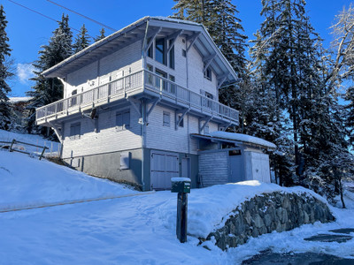 Detached 10 bedroom chalet with hot tub in La Tania, Courchevel. It can be used as 2 separate units 