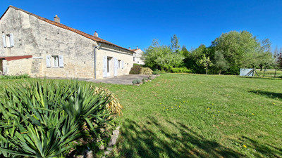 French property for sale in Aigre, Charente - €185,000 - photo 2
