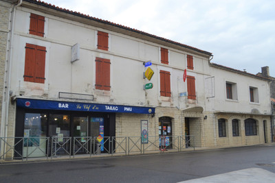 Commerce à vendre à Dignac, Charente, Poitou-Charentes, avec Leggett Immobilier