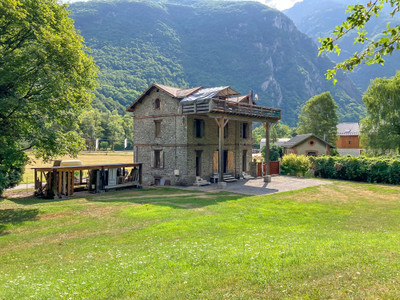 Maison à vendre à Saint-Pierre-de-Belleville, Savoie, Rhône-Alpes, avec Leggett Immobilier