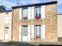 Maison à vendre à La Châtaigneraie, Vendée - 97.900 € - photo 1