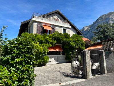 French property for sale in Collonges-sous-Salève, Haute-Savoie - €1,095,000 - photo 2