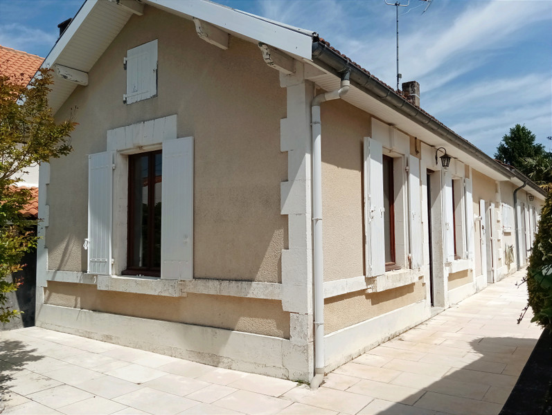 Maison à vendre à Angoulême, Charente - 218 000 € - photo 1