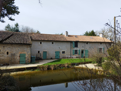 Maison à vendre à Blanzay, Vienne, Poitou-Charentes, avec Leggett Immobilier