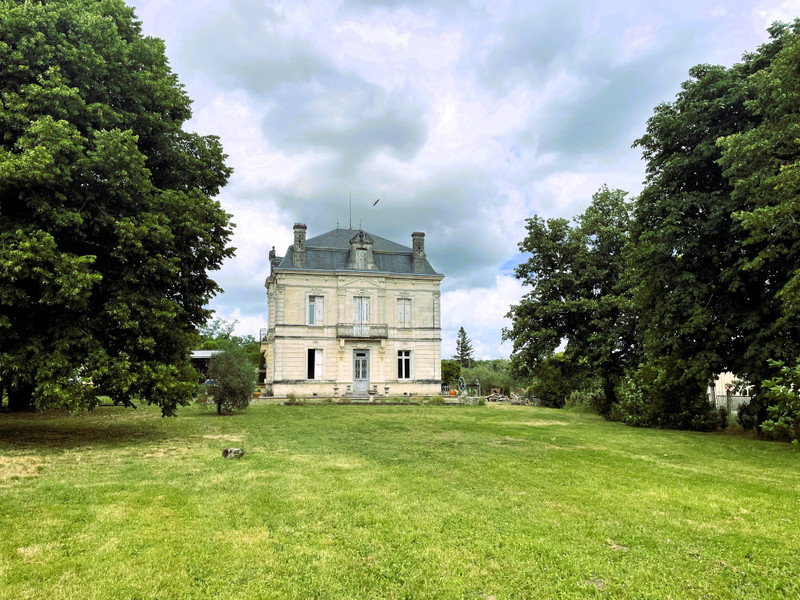 Propriété à vendre à Saint-Aubin-de-Blaye, Gironde - 371 000 €