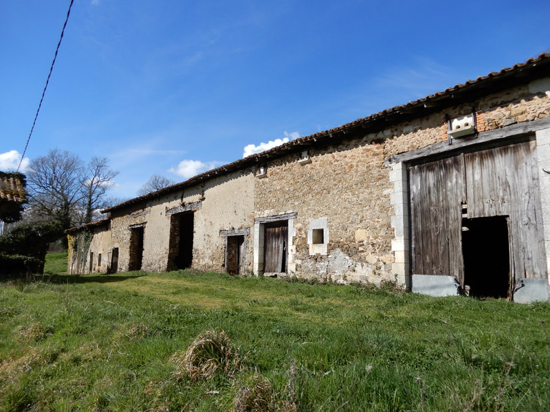 French property for sale in Mouzon, Charente - €49,000 - photo 2