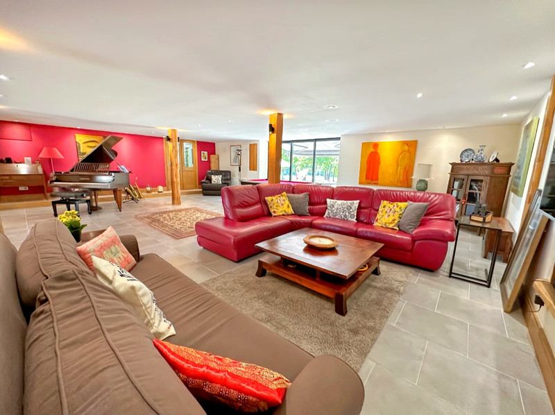 French property for sale in Juignac, Charente - €675,000 - photo 4