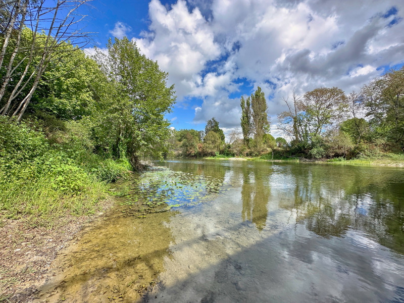 French property for sale in La Barde, Charente-Maritime - €249,900 - photo 9