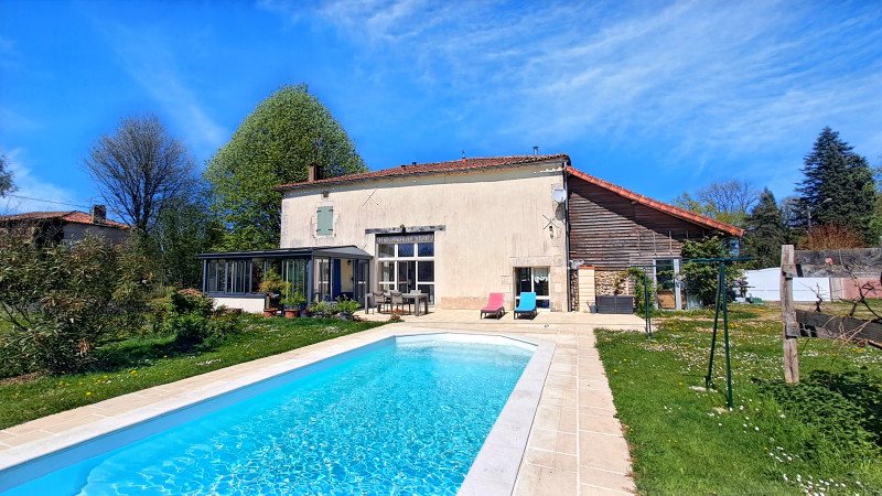Propriété à vendre à Rouzède, Charente - 288 900 €