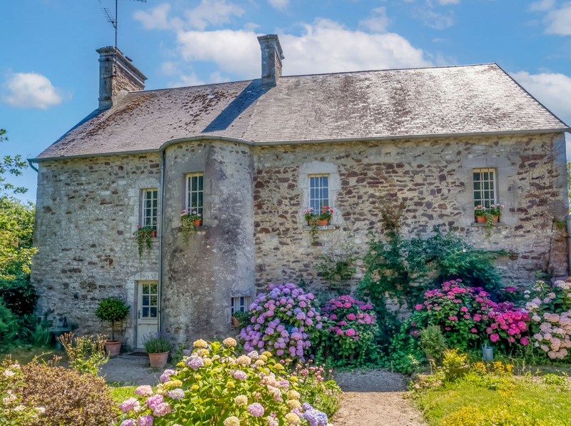 French property for sale in Biniville, Manche - €324,000 - photo 1