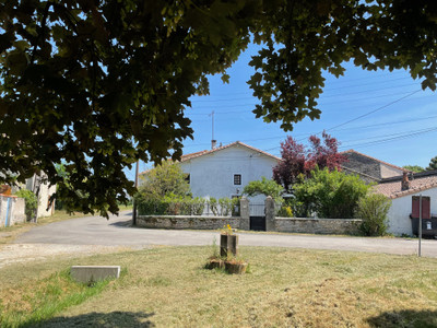 Maison à vendre à Aubigné, Deux-Sèvres, Poitou-Charentes, avec Leggett Immobilier