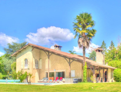 SOLD - SPLENDID ARCHITECT-DESIGNED VILLA + POOL + 1.6 HECTARES + IDEAL FOR A FAMILY/B&B...