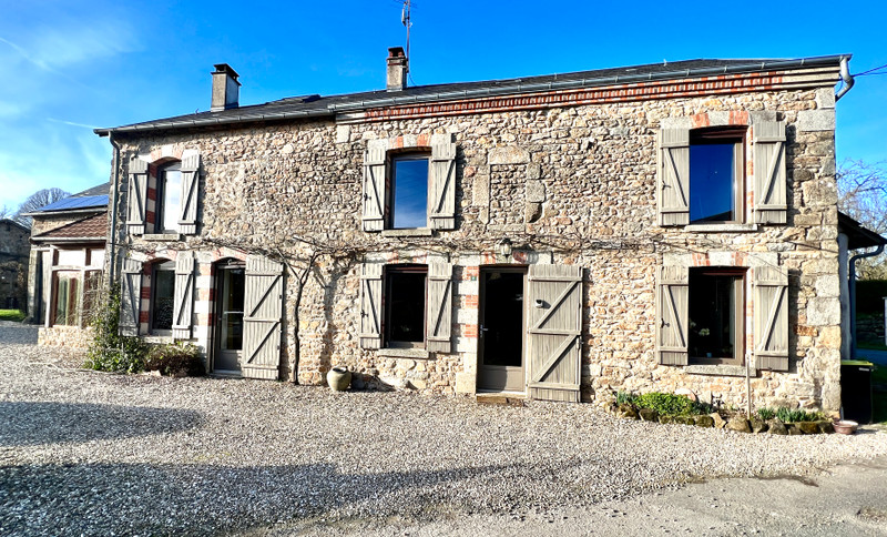 Maison à vendre à Bussière-Dunoise, Creuse - 339 200 € - photo 1