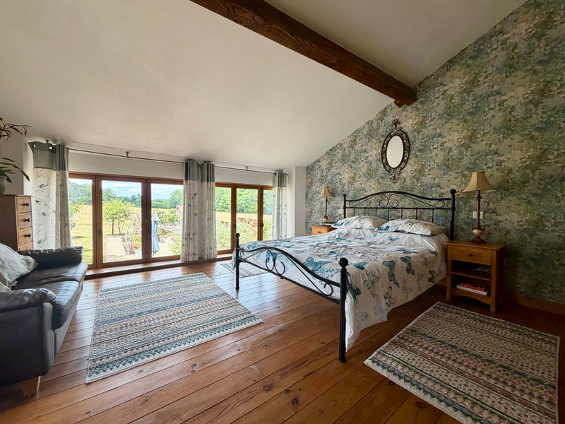 French property for sale in Vayres, Haute-Vienne - €250,000 - photo 6