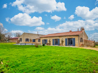 Maison à vendre à Moutiers-sur-le-Lay, Vendée - 614.800 € - photo 1