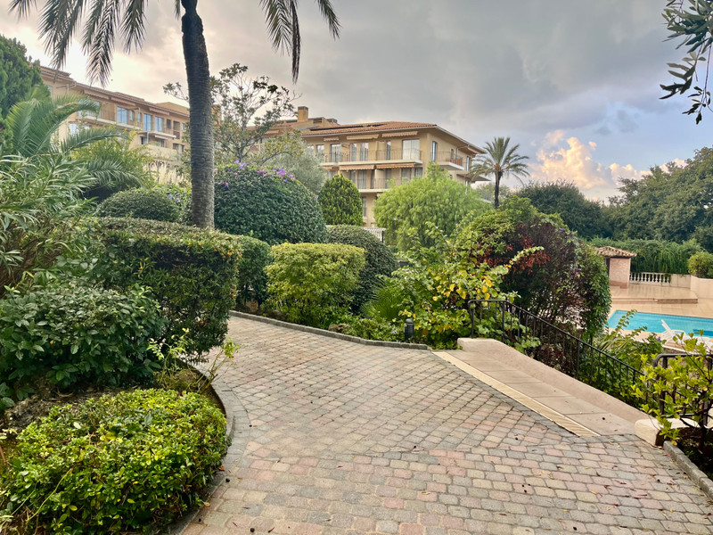 French property for sale in Saint-Tropez, Var - €295,000 - photo 6