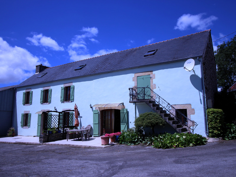 French property for sale in Saint-Coulitz, Finistère - €911,600 - photo 2