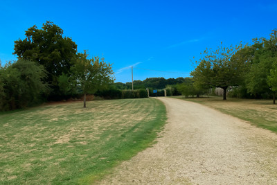 French property for sale in Payroux, Vienne - €202,499 - photo 9