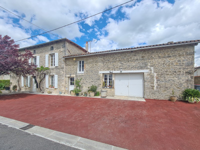Maison à vendre à Saint-Coutant, Charente, Poitou-Charentes, avec Leggett Immobilier