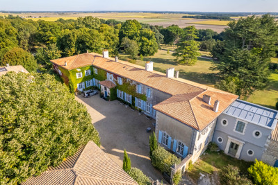 18thC Chateau immaculately renovated with 10 bedrooms and guardian's lodge in an enclosed park of 3 hectares