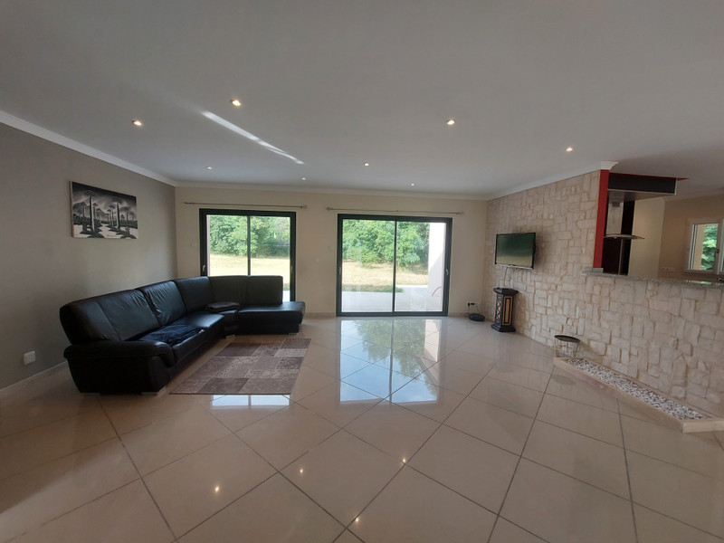 French property for sale in Angoulême, Charente - €348,000 - photo 4