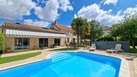 Propriété à vendre à La Faye, Charente - 378 000 € - photo n°1