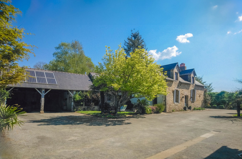 Maison à vendre à Ernée, Mayenne - 790 000 € - photo 1