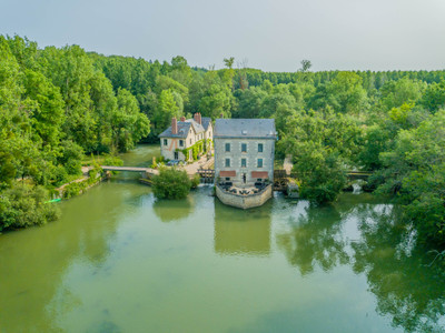 Stunning renovated waterside property : two buildings each with great business potential in the Loire Valley