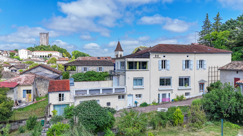 Maison à vendre à Montcuq-en-Quercy-Blanc, Lot - 350.000 € - photo 1