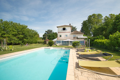 Maison à vendre à Sainte-Livrade-sur-Lot, Lot-et-Garonne, Aquitaine, avec Leggett Immobilier