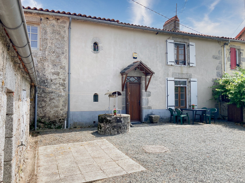 Maison à vendre à Neuvy-Bouin, Deux-Sèvres - 88 000 € - photo 1