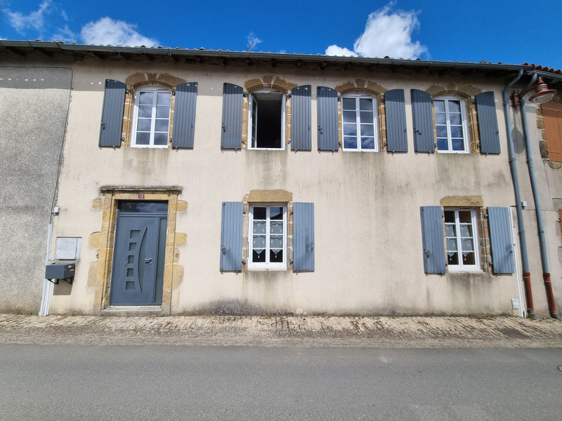 Maison à vendre à Brillac, Charente - 99.000 € - photo 1