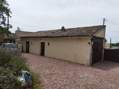 French property for sale in Vanzay, Deux-Sèvres - €175,001 - photo 2