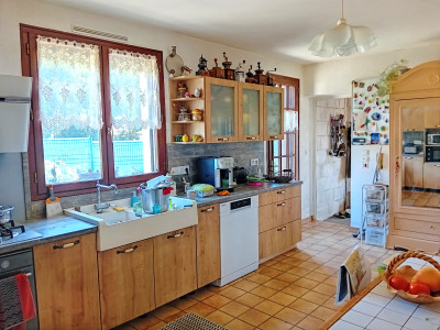 French property for sale in Saint-Martin-de-Mâcon, Deux-Sèvres - €250,000 - photo 2