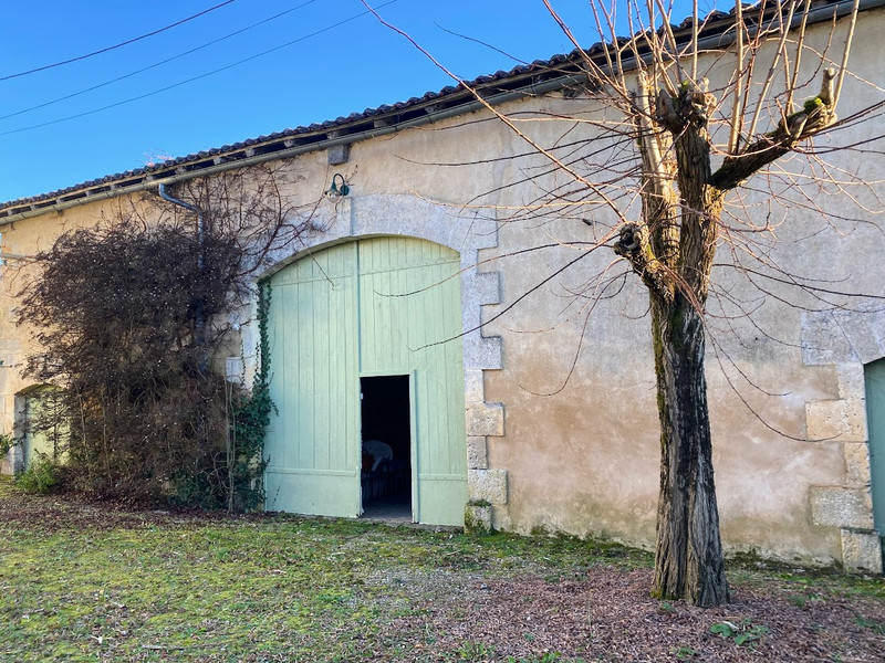 French property for sale in Ventouse, Charente - €415,000 - photo 1