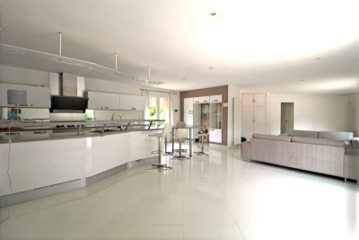 French property for sale in Chabanais, Charente - €290,000 - photo 4