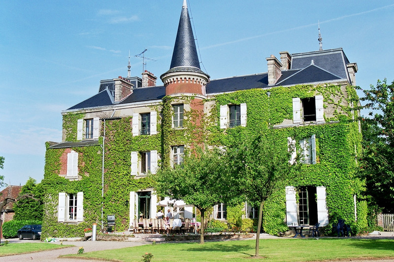 House for sale in OnsenBray Oise 19th century chateau with 8
