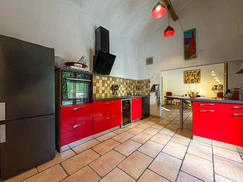 French property for sale in Saint-Cannat, Bouches-du-Rhône - €625,000 - photo 2