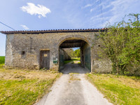 Chateau à vendre à Angoulême, Charente - 397.500 € - photo 3