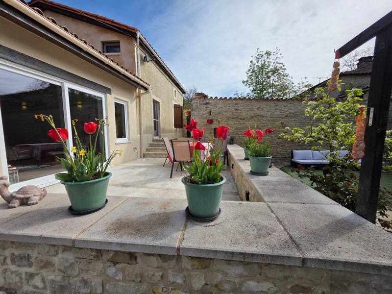 French property for sale in Saint-Fraigne, Charente - €183,000 - photo 4