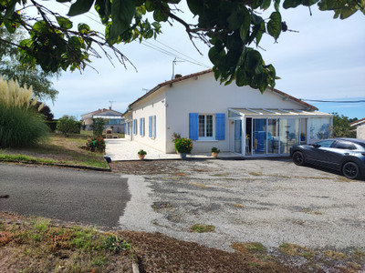 French property for sale in Berneuil, Charente - €415,000 - photo 6