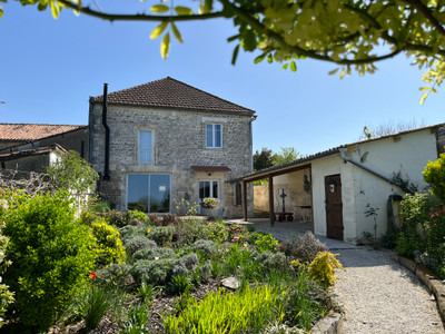 Maison à vendre à Villebois-Lavalette, Charente, Poitou-Charentes, avec Leggett Immobilier