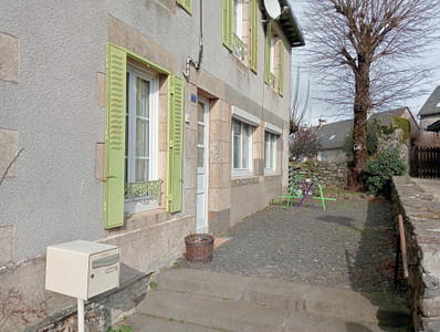 French property for sale in Mauriac, Cantal - €71,600 - photo 9