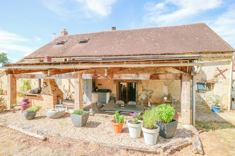 French property for sale in Brigueil-le-Chantre, Vienne - €162,000 - photo 2