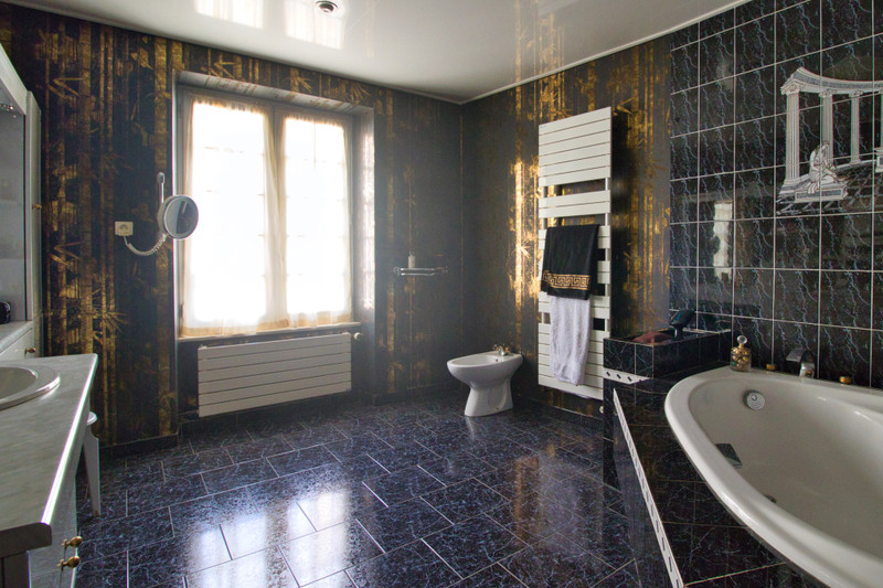 French property for sale in La Flèche, Sarthe - €439,000 - photo 6