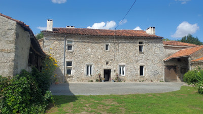 Maison à vendre à La Forêt-sur-Sèvre, Deux-Sèvres, Poitou-Charentes, avec Leggett Immobilier